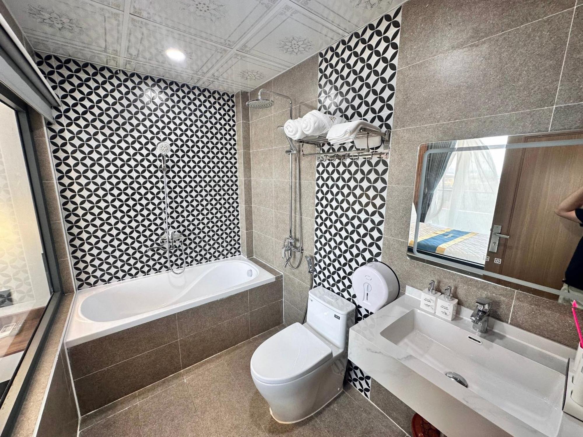 Hotel Phi Hung Tam Ky Exterior photo